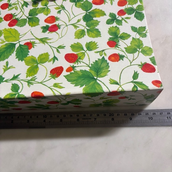 Vintage 80s Hallmark strawberry expanding recipe file folder with ribbon closure - Picture 9 of 9